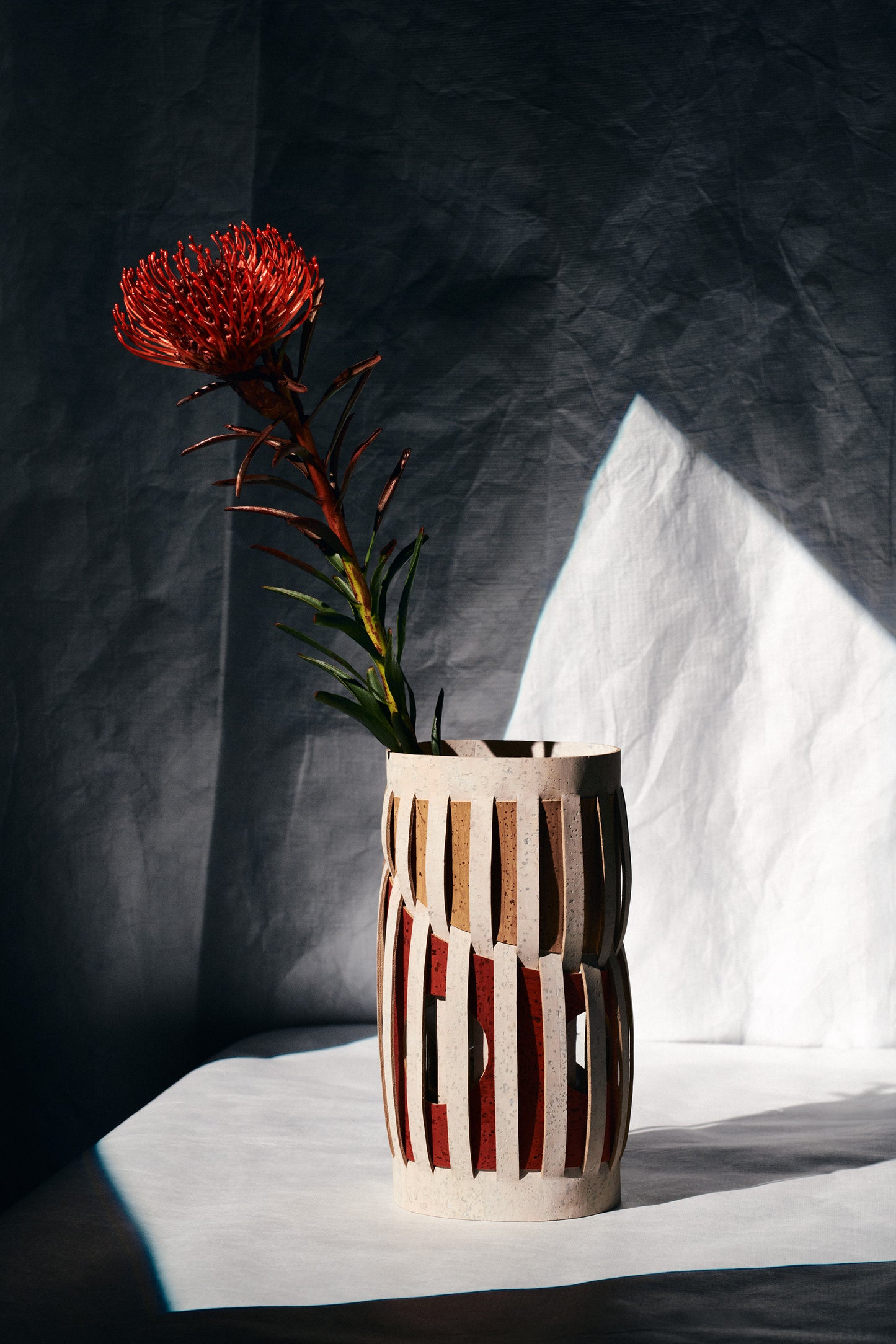 Vase COLUMN S – Red Edition 1 / White Edition 1